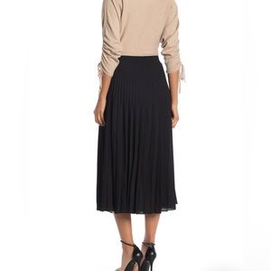 NWT Max Studio Pleated Skirt Size M